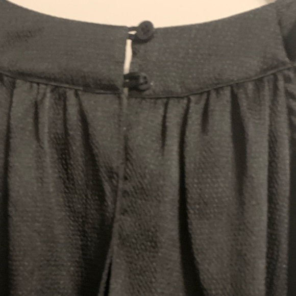 XL Black Sleeveless top, faux pearls on neckline, eyelet closure on back, EUC - Picture 3 of 3